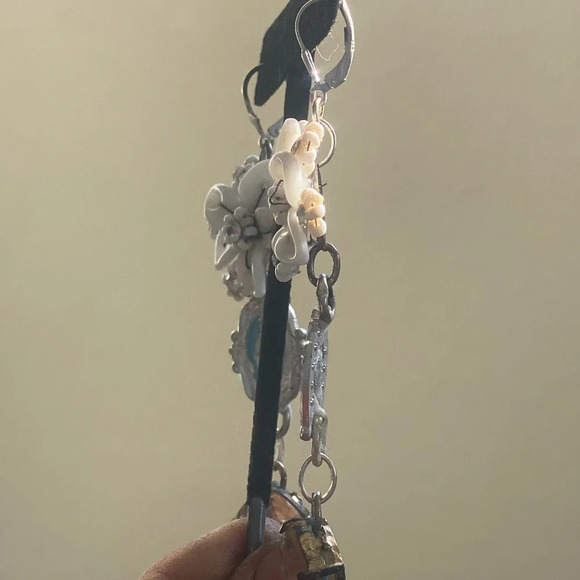 Religious themed Mary hand made dangle earrings - Picture 13 of 17